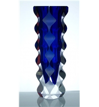 Hranovaná skleněná váza modrá matovaná